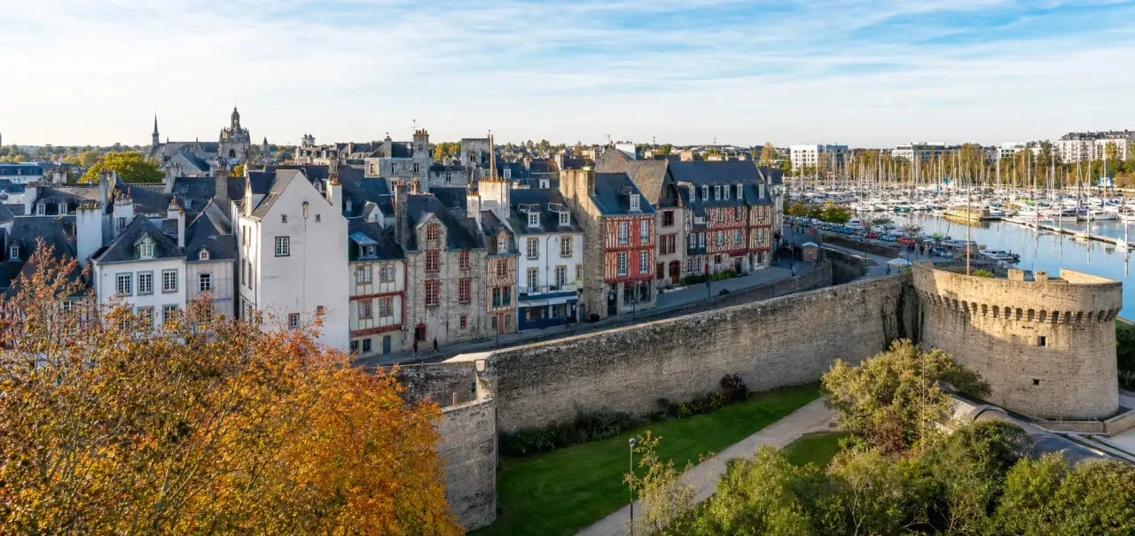 Que visiter à Vannes : panorama du centre historique, des remparts et du port de plaisance